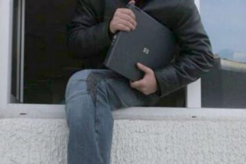 Din interior au fost furate un notebook, dar și suma de 15 lei. Foto: Arhiva Adevărul
