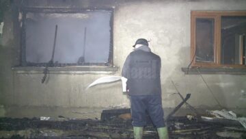 În locuința care a ars stăteau cuscrii primarului din Milișăuți, Mircea Laurus, și fiica edilului, împreună cu doi copii minori