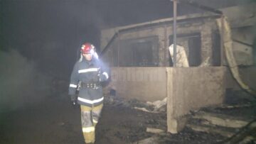 În locuința care a ars stăteau cuscrii primarului din Milișăuți, Mircea Laurus, și fiica edilului, împreună cu doi copii minori