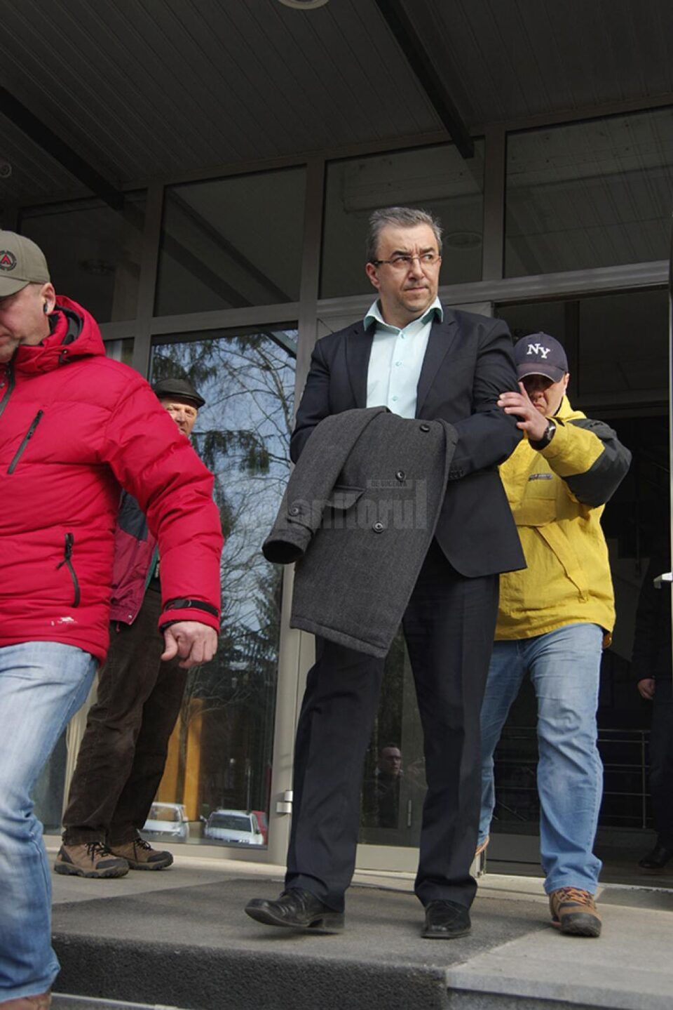 Prefectul Florin Sinescu a fost reținut pentru 24 de ore