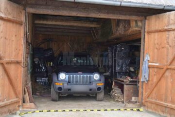 Țigările au fost preluate de la frontieră și apoi transportate cu ajutorul autoturismului de teren la imobilul din Straja