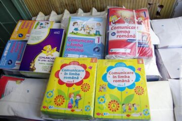 Primele abecedare au ajuns în depozitul IȘJ Suceava