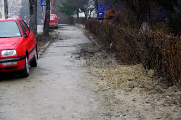 Străzile Sucevei vor fi spălate de nămol abia înainte de Paște