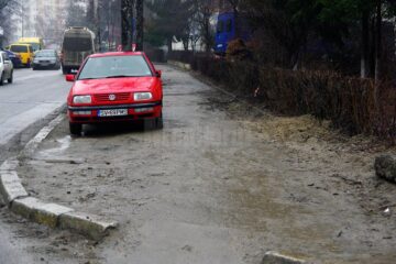 Străzile Sucevei vor fi spălate de nămol abia înainte de Paște
