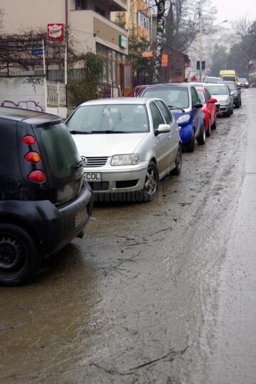 Străzile Sucevei vor fi spălate de nămol abia înainte de Paște