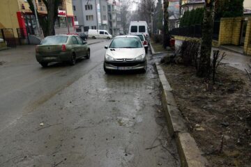 Străzile Sucevei vor fi spălate de nămol abia înainte de Paște