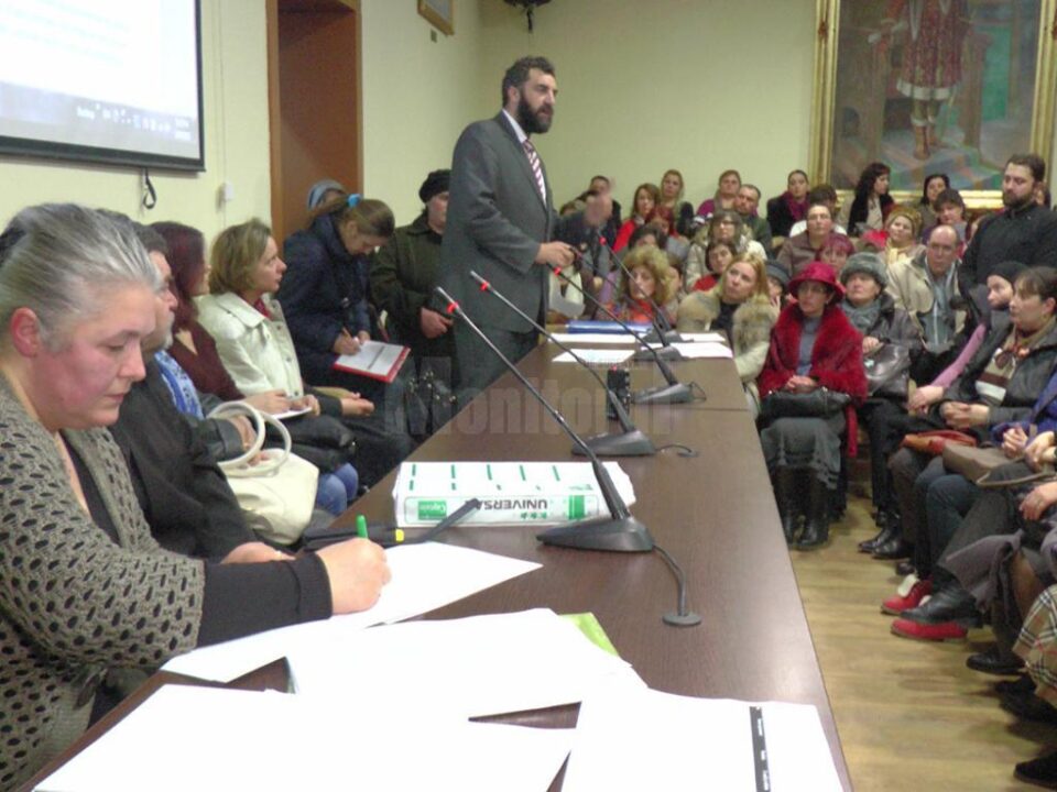 Întâlnirea de marți s-a desfășurat sub auspiciile APOR, moderatorul discuțiilor fiind Romeo Moșoiu, vicepreședinte al asociației la nivel național Întâlnirea de marți s-a desfășurat sub auspiciile APOR, moderatorul discuțiilor fiind Romeo Moșoiu, vicepreședinte al asociației la nivel național