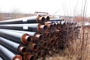Conductele ruginesc în curte la Termica, pierderile din rețele ating 40 de procente