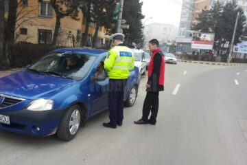Mărțișoare pentru șoferii și pietonii suceveni, din partea polițiștilor