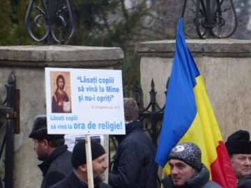 Peste 800 de suceveni au participat ieri la un marș pe străzile Sucevei pentru susținerea predării orelor de religie în școli