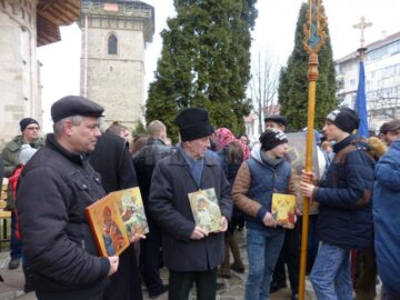 Peste 800 de suceveni au participat ieri la un marș pe străzile Sucevei pentru susținerea predării orelor de religie în școli