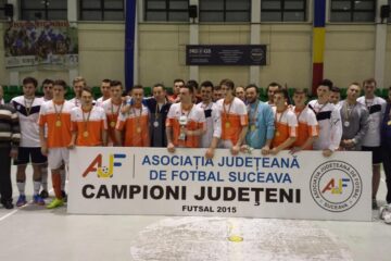 Poza de grup cu finalistele primei ediții a Campionatului județean de futsal