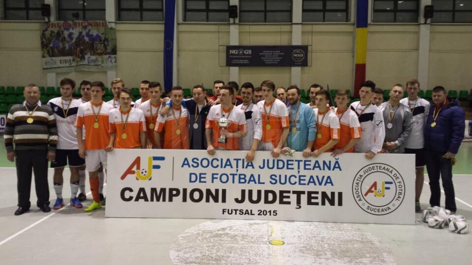 Poza de grup cu finalistele primei ediții a Campionatului județean de futsal