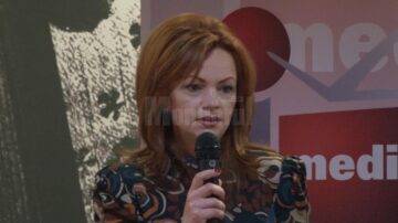 Mirela Adomnicăi - Administrație publică