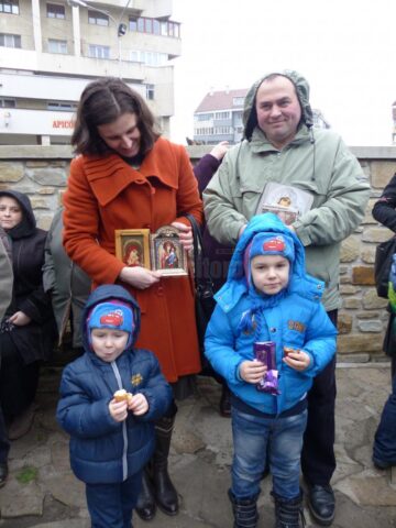 Peste 800 de suceveni au participat ieri la un marș pe străzile Sucevei pentru susținerea predării orelor de religie în școli