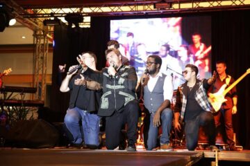 Horia Brenciu și HB Orchestra au fost mesagerii primăverii, la Shopping City Suceava