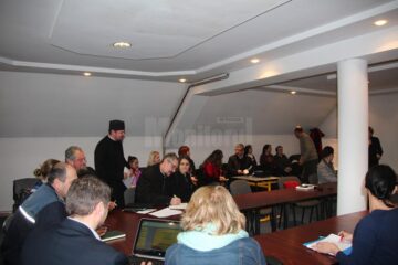 Sportul, pictura și ajutorul la lecții, folosite de profesorii din Vicovu de Sus pentru a atrage copiii la școală