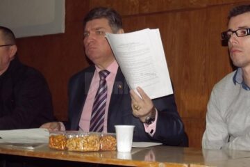 Gabriel Chifu (centru), secretarul general al Publisind, acuză nereguli la contractul colectiv de munca ce urmează să fie semnat