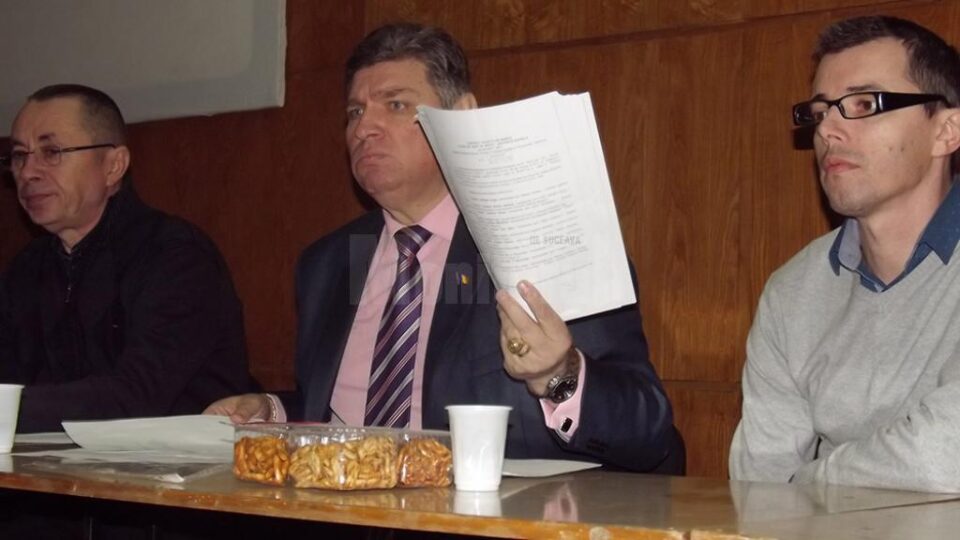 Gabriel Chifu (centru), secretarul general al Publisind, acuză nereguli la contractul colectiv de munca ce urmează să fie semnat