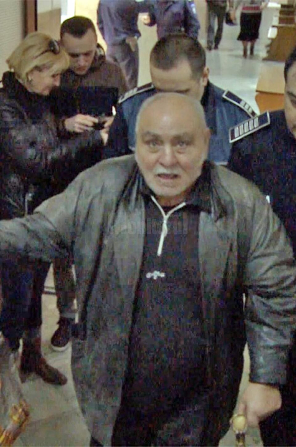 Gheorghe Lazăr este acuzat de tentativă de omor, după ce a sechestrat-o pe femeie și a maltratat-o Gheorghe Lazăr este acuzat de tentativă de omor, după ce a sechestrat-o pe femeie și a maltratat-o