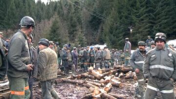 Directorul CNU, Ioan Moraru, și-a dat demisia, dar peste 400 de mineri continuă să fie blocați în subteran