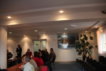 Sportul, pictura și ajutorul la lecții, folosite de profesorii din Vicovu de Sus pentru a atrage copiii la școală