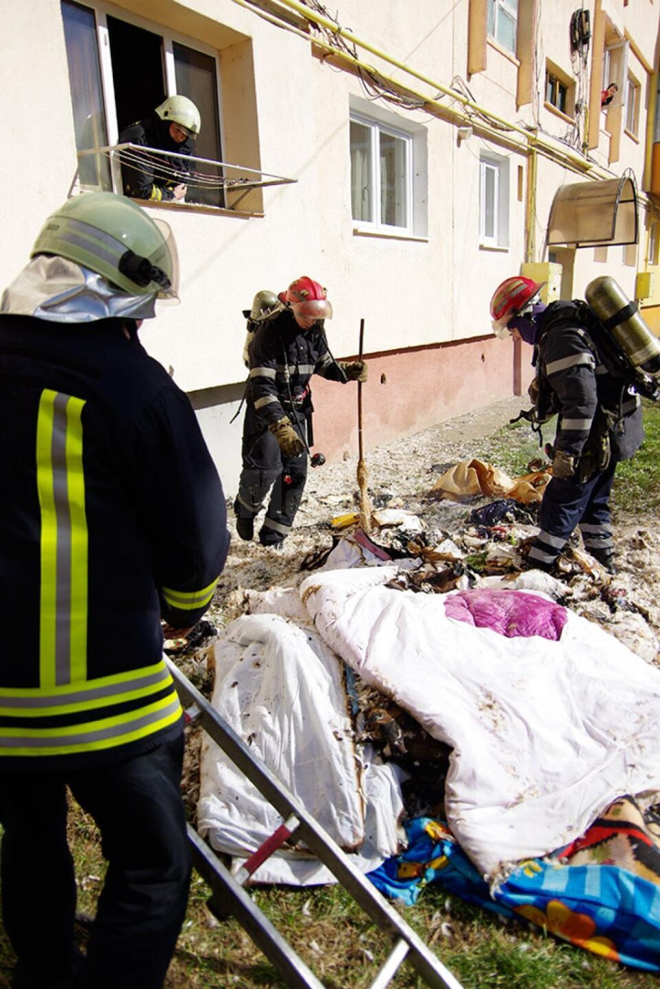 Bunurile incendiate au fost cercetate minuțios în căutarea indiciilor cu privire la cum a fost provocat incendiul