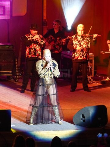 Loredana Groza și Agurida au purtat publicul sucevean într-o reverie muzicală de neuitat