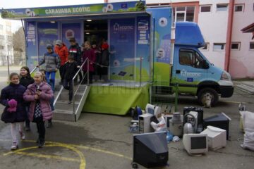 Caravana ECOTIC a ajuns ieri la Școala Gimnazială Nr. 4 Suceava