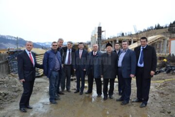 Ministrul Agriculturii, Daniel Constantin, a vizitat, ieri, șantierul viitorului Centru de Economie Montană Ce-MONT din Vatra Dornei