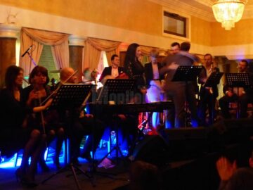 Un buchet de melodii pentru sucevence, oferit de artiștii Mirel Manea, Vlad Miriță și Bogdan Vlădău