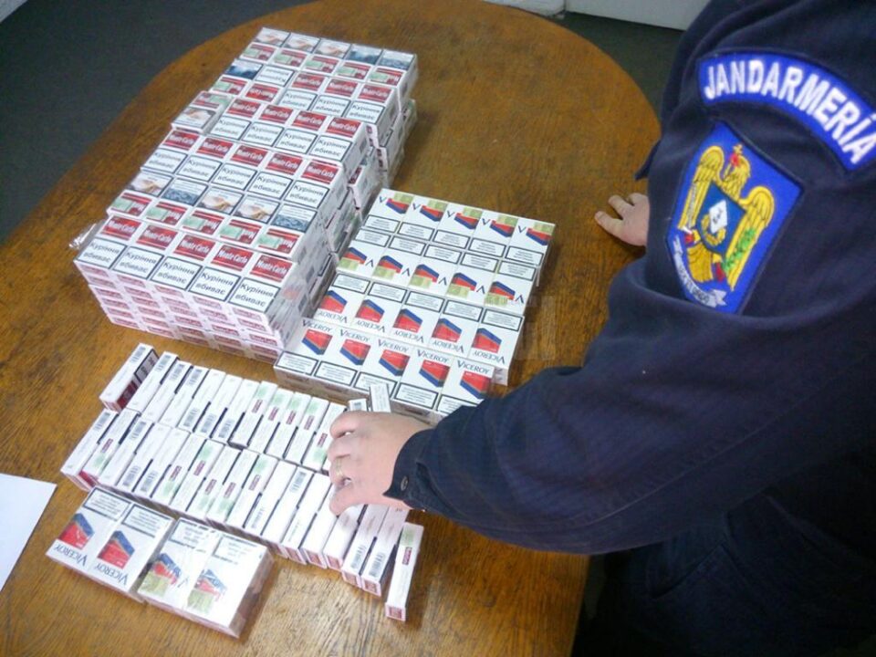 Tranzacție de țigări de contrabandă, surprinsă de jandarmi
