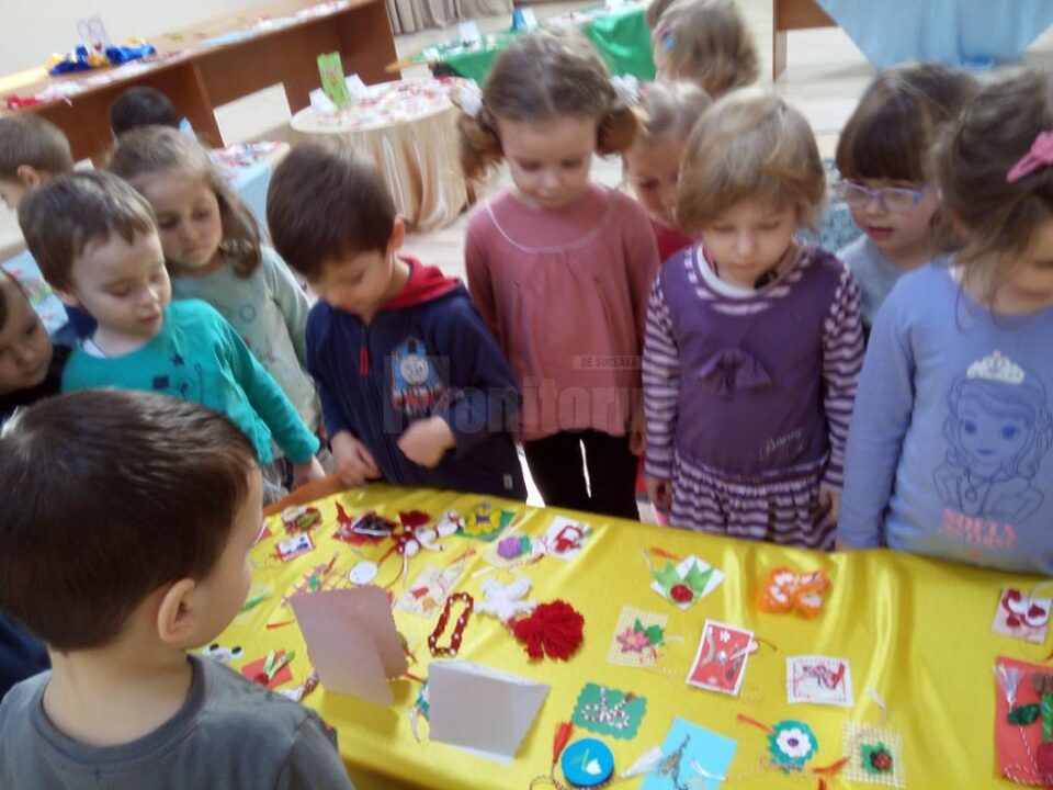 Preșcolarii de la Grădinița „Prichindel” au realizat mărțișoare pentru copiii au autism