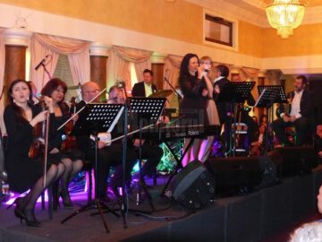 Un buchet de melodii pentru sucevence, oferit de artiștii Mirel Manea, Vlad Miriță și Bogdan Vlădău