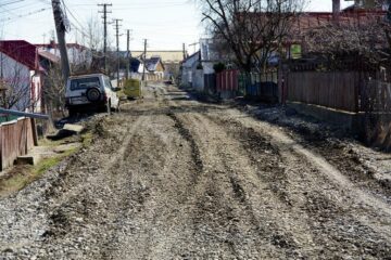 Strada de pământ Mihail Sadoveanu, din municipiul Suceava, se asfaltează în acest an