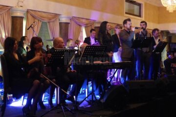 Un buchet de melodii pentru sucevence oferit de artiștii Mirel Manea, Vlad Miriță și Bogdan Vlădău