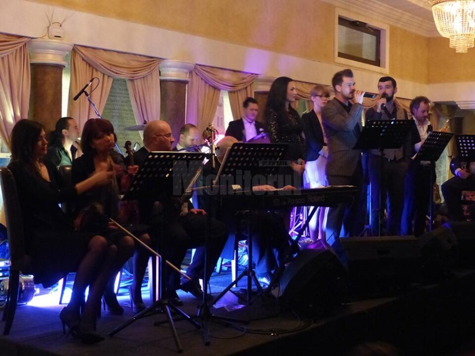 Un buchet de melodii pentru sucevence oferit de artiștii Mirel Manea, Vlad Miriță și Bogdan Vlădău Un buchet de melodii pentru sucevence oferit de artiștii Mirel Manea, Vlad Miriță și Bogdan Vlădău