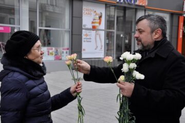 Deputatul Ioan Balan a continuat și în acest an tradiția de a sărbători doamnele și domnișoarele din ”capitala” județului cu ocazia Zilei Internaționale a Femeii
