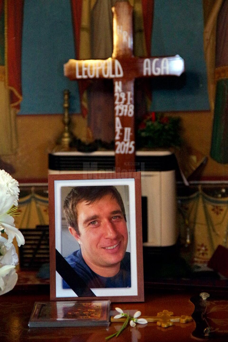 Parapantistul Leopold Aga, salutat din aer de colegi în ziua când a plecat pe ultimul drum