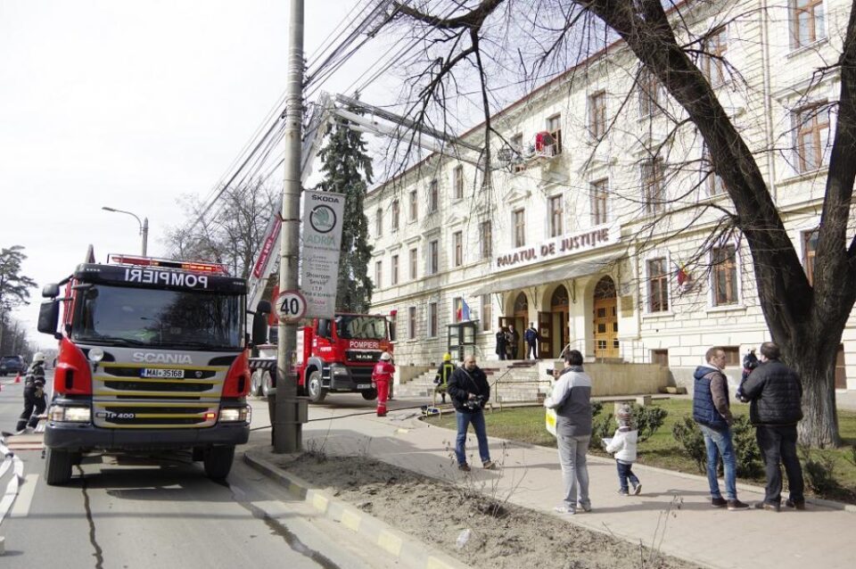 Aplicație cu un incendiu simulat la Palatul de Justiție