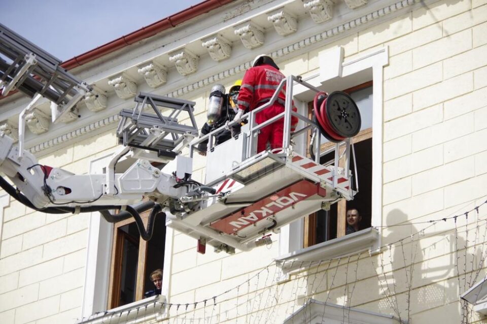 Aplicație cu un incendiu simulat la Palatul de Justiție
