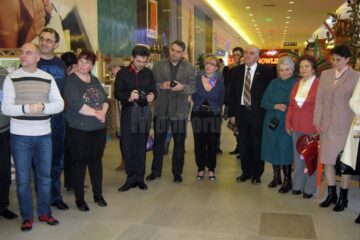 Expoziția „Misterul diafan al culorii” semnată de artista Cristina Hreamătă-Macoveiciuc, la Iulius Mall