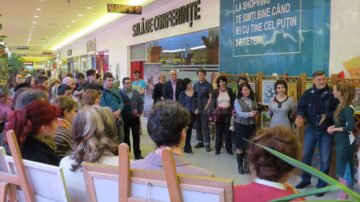 Expoziția „Misterul diafan al culorii” semnată de artista Cristina Hreamătă-Macoveiciuc, la Iulius Mall