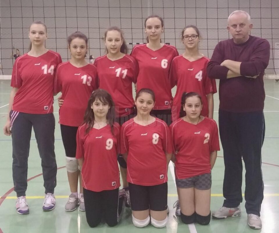 Echipa de volei fete a Școlii Gimnaziale „Miron Costin” este una dintre cele mai performanțe la nivel județean Echipa de volei fete a Școlii Gimnaziale „Miron Costin” este una dintre cele mai performanțe la nivel județean