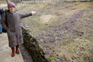 Rezidurile au curs dinspre gospodăria vecinului