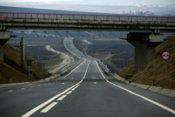 După șapte ani, primii 5,5 km din șoseaua de centură a Sucevei s-au deschis traficului rutier