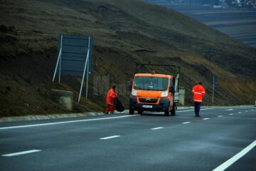 După șapte ani, primii 5,5 km din șoseaua de centură a Sucevei s-au deschis traficului rutier