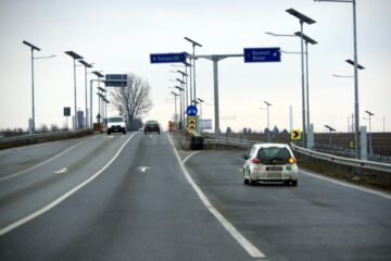 După șapte ani, primii 5,5 km din șoseaua de centură a Sucevei s-au deschis traficului rutier