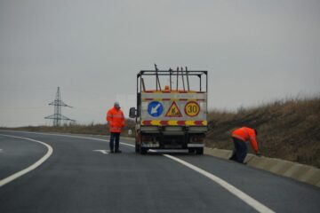 După șapte ani, primii 5,5 km din șoseaua de centură a Sucevei s-au deschis traficului rutier