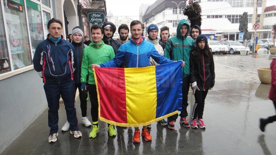 În ciuda ploii care a căzut ieri, Ioan-Alexandru Strugariu a plecat din Rădăuți într-un ultramaraton care se va încheia la Iași În ciuda ploii care a căzut ieri, Ioan-Alexandru Strugariu a plecat din Rădăuți într-un ultramaraton care se va încheia la Iași